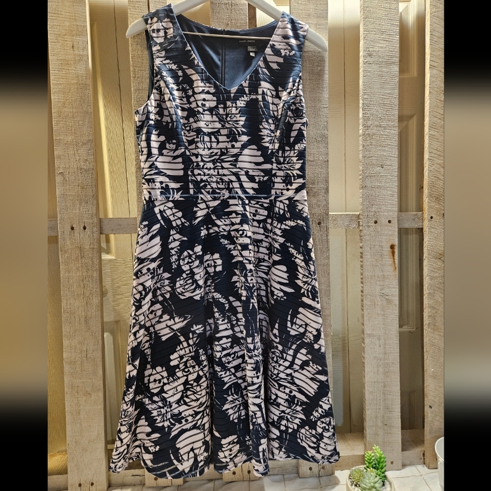 Maggy London Size 8 dress